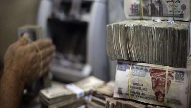 اعد صياغة هذا العنوان ليكون بصيغة خبرية صحفية بشرية تبدأ دائما بكلمتين الى اربع كلمات مثيرة للاهتمام حسب سياق المحتوى ثم يكمل العنوان بشكل بحثي يحتوي على كلمات مفتاحية شائعة وبدون وضع نقطة في النهاية فقط النص النهائي للعنوان بدون شرح او تعليمات: سعر الفائدة في مصر الفترة المقبلة.. "سي أي كابيتال" تتوقع انخفاضا 300 نقطة