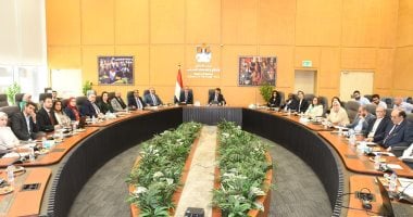 مساعد وزير الإسكان يناقش اليات إطلاق الاستراتيجية الوطنية للمدن الجديدة الذكية
