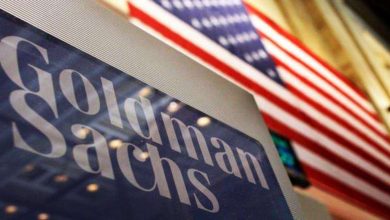 المستثمرون يبتعدون عن الدولار: جولدمان ساكس تكشف عن تراجع الحيازات واتجاه المواقف نحو الأصول الأمريكية