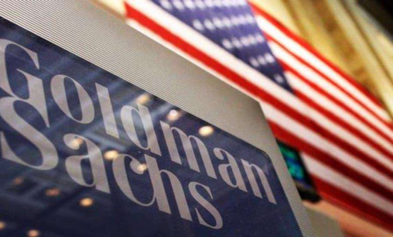المستثمرون يبتعدون عن الدولار: جولدمان ساكس تكشف عن تراجع الحيازات واتجاه المواقف نحو الأصول الأمريكية
