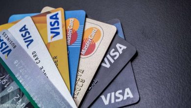 بطاقات الخصم المباشر في البنوك المصرية: مزايا وشروط هامة للمستخدمين