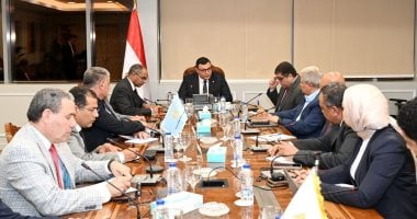 وزير الإسكان يشدد علي أهمية توطين الصناعة فى مجال مشروعات المياه والصرف
