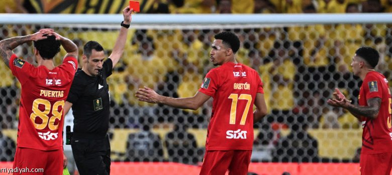 ريشة يؤكد: الاتحاد يستحق ركلة جزاء وطرد لاعب المنافس كان صحيحًا