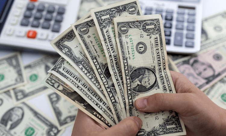 سعر الدولار يتراجع اليوم الأربعاء 28 مايو 2025 في البنوك
