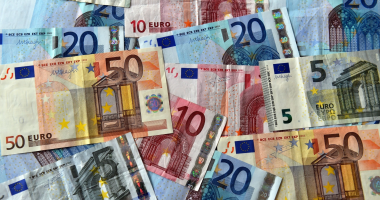 سعر اليورو اليوم الأربعاء 14 مايو 2025 أمام الجنيه بمنتصف التعاملات بالبنوك المصرية