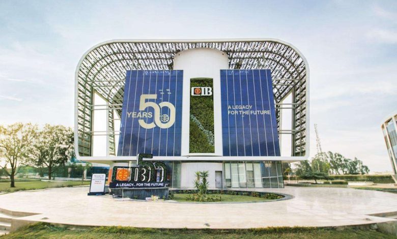 عروض مغرية لبطاقات البنك التجاري للطلاب الجامعيين بخصومات تصل إلى 50%