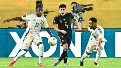 أصغر لاعبي الكأس الذهبية يتألق أمام الصقور في مباراة مثيرة