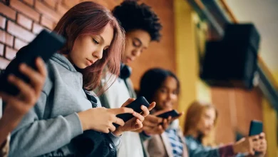 إدمان المراهقين للهواتف الذكية وزيادة مخاطر التفكير الانتحاري في دراسات جديدة