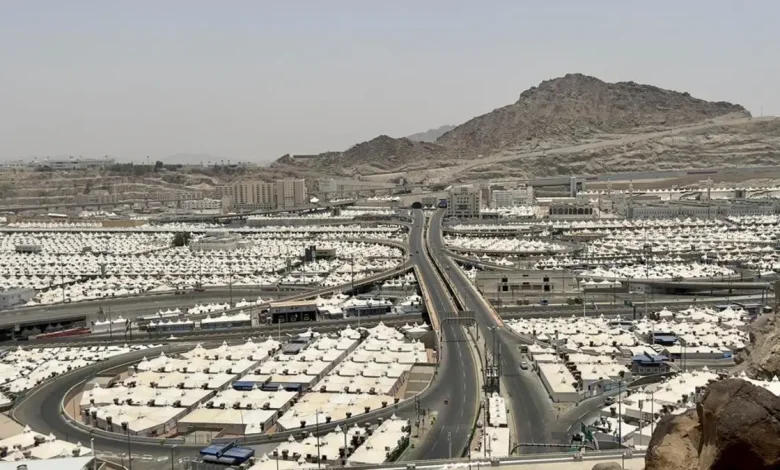 إعادة تهيئة مشعر منى لاستقبال الحجاج العائدين من عرفات