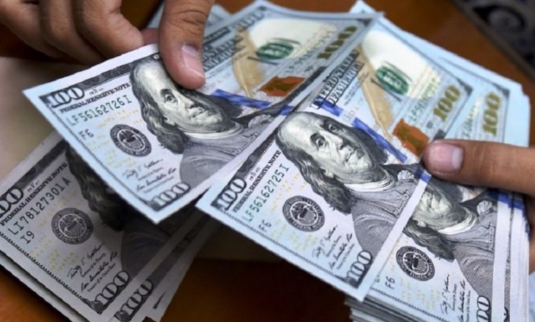 ارتفاع الدولار في ظل ترقب الأسواق لنتائج المحادثات الأمريكية الصينية