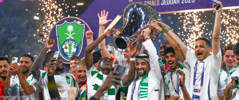 الأهلي يتيح فرصة التصوير مع كأس النخبة مقابل رسوم مالية محددة