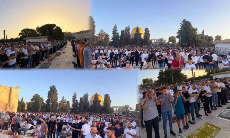 الاف يؤدون صلاة العيد في الاقصى رغم استفزازات المستوطنين