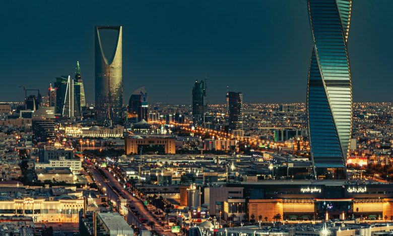 السعودية تدشن بيئة استثمارية جاذبة لاستقطاب 100 مليار دولار للمستثمرين