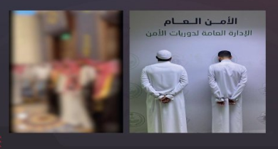 القبض على شخصين بحوزتهما سلاحين ناريين خلال مناسبة في جدة