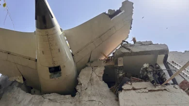 تحقيقات مستمرة عن آثار ضحايا جدد في موقع تحطم الطائرة الهندية