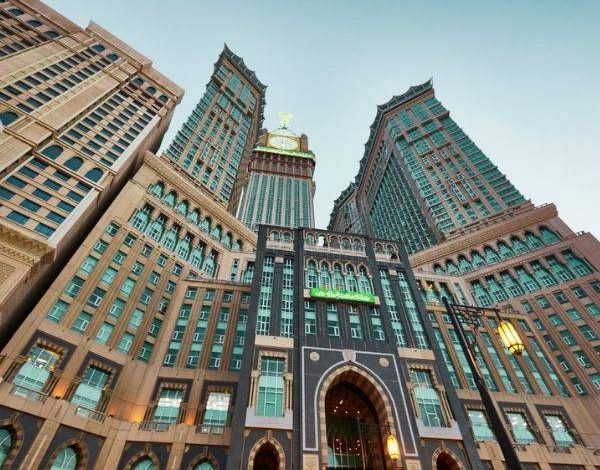 تطور قطاع الضيافة واستدامته في ظل التحديات الحديثة والتكنولوجيا