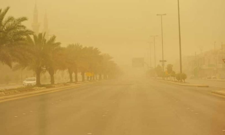توقعات جوية: رياح نشطة وتدني الرؤية في تبوك اليوم