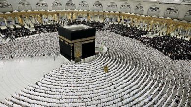 حجاج بيت الله الحرام يؤدون طواف الإفاضة في أجواء روحانية مميزة