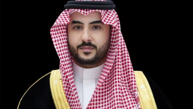 خالد بن سلمان يبحث مع رئيس هيئة الأركان الإيرانية العلاقات الدفاعية وتطورات المنطقة