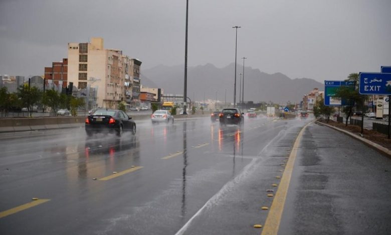 رياح قوية تضرب جدة ورابغ وتحذر من مخاطرها المتزايدة