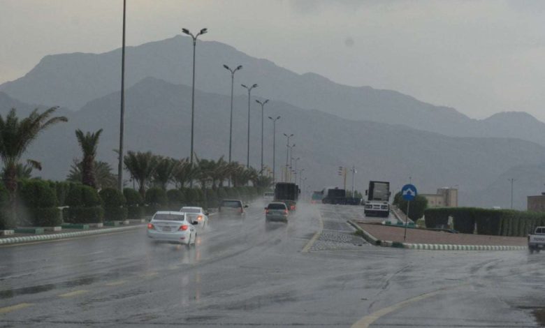 رياح نشطة تثير الغبار في عدة مناطق وتؤثر على الرؤية