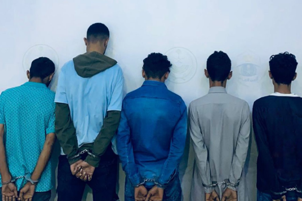شرطة مكة تخطف مخالفين لنظام أمن الحدود لسرقتهم كيابل كهربائية