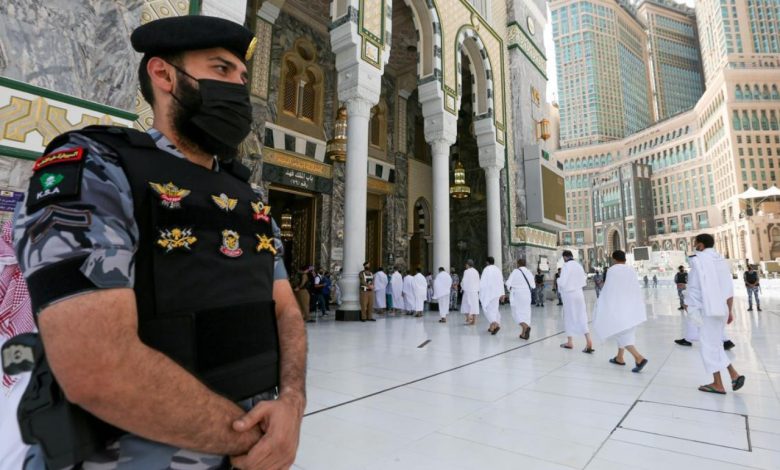 ضبط 99 وافدًا من حاملي تأشيرات الزيارة لمخالفة أنظمة الحج