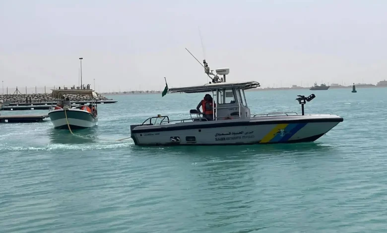 ضبط مواطنين في تبوك يمارسان الصيد غير المصرح به والعمل على التحقيق