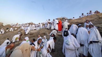 ضيوف الرحمن ينطلقون من عرفات نحو مزدلفة في رحلة ايمانية مميزة