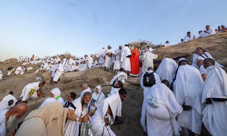 ضيوف الرحمن ينطلقون من عرفات نحو مزدلفة في رحلة ايمانية مميزة