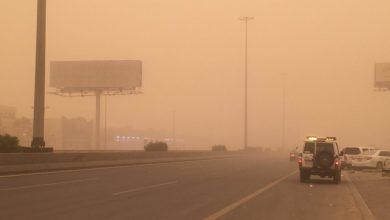 نشاط رياح مثيرة للغبار تؤثر على الرؤية في مناطق متعددة