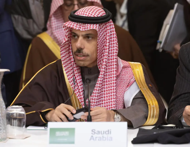 وزير الخارجية يبحث مع نظيريه المصري والأردني تداعيات الهجوم الإسرائيلي على إيران
