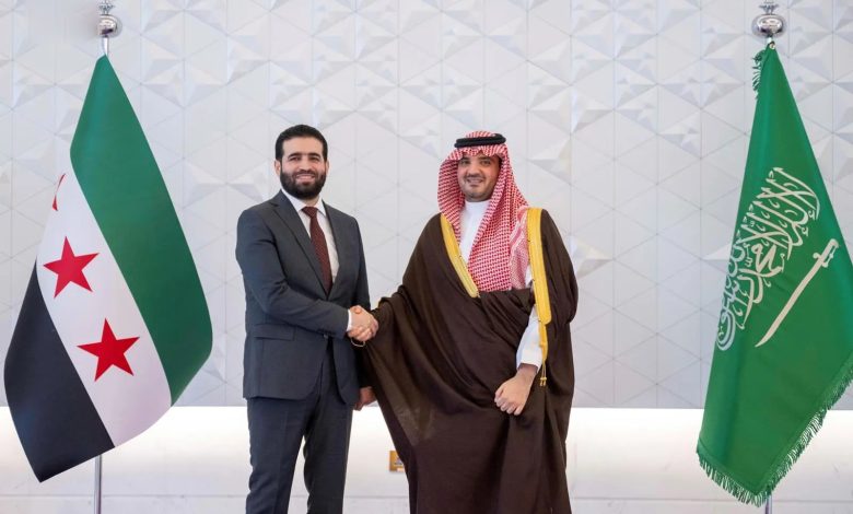 وزير الداخلية يبحث دعم التعاون الامني مع نظيره السوري
