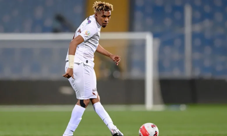 وكيل فواز الصقور ينفي رحيل اللاعب ويؤكد استمراره مع الاتحاد