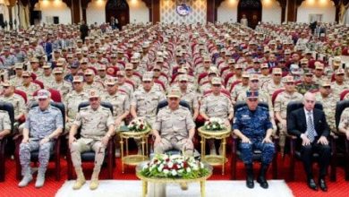 اجتماع وزير الدفاع مع قادة القوات المسلحة في المنطقة المركزية العسكرية