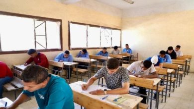 أولياء أمور يراقبون آراء طلاب الثانوية العامة حول امتحان الرياضيات البحتة للنظام الجديد