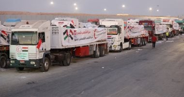 الهلال الأحمر المصري يطلق قافلة زاد العزة مساعدات إنسانية إلى غزة.. فيديو