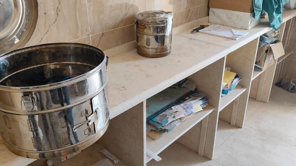 إغلاق 12 منشأة طبية غير مرخصة وضبط محتال يمثل طبيباً في البحيرة