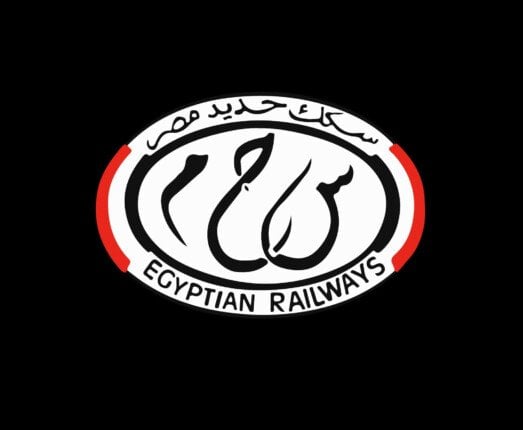 إنهاء خدمة سائق قطار ومساعده بعد اصطدامهما بالرصيف