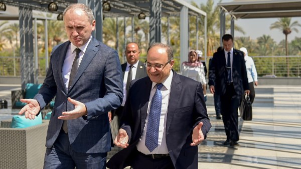 اجتماع سري بين رئيس هيئة الدواء وسفير بيلاروسيا لتعزيز التعاون الدوائي