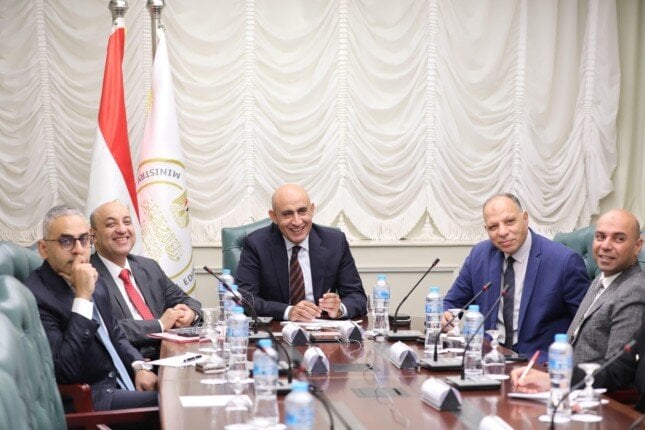 اجتماع عبر الفيديو.. وزير التعليم يستعرض ترتيبات امتحانات الثانوية العامة مع مديري المديريات