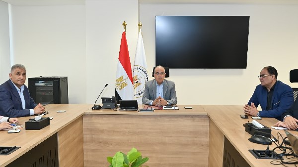 اجتماع مهم لوزير الري لتطوير الواجهات النيلية وحماية النهر من التعديات
التزام وزير الري بتعزيز الواجهات النيلية وحماية النهر
الوزير هاني سويلم يستعرض مقترحات لتطوير الواجهات النيلية وحماية النهر