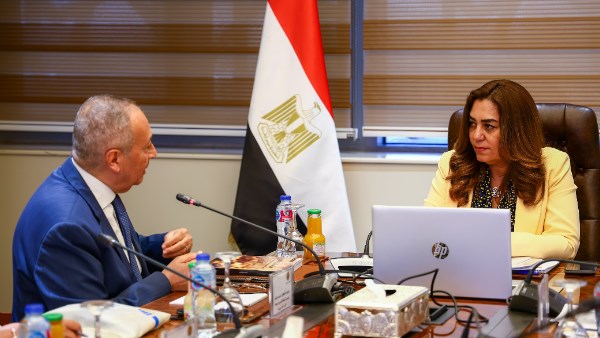 اجتماع وزاري لمتابعة خطة تغير المناخ
وزيرة التنمية المحلية تبحث الاستراتيجية الوطنية لتغير المناخ
الدكتورة منال عوض تلتقي برئيس المركز المصري لبحوث الرأي العام