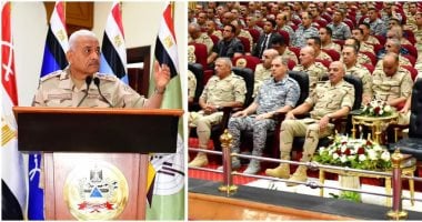 وزير الدفاع يلتقى عدداً من قادة وضباط القوات المسلحة بقيادة المنطقة المركزية العسكرية
