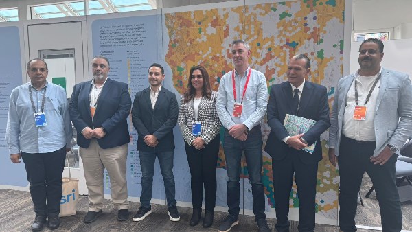 اجتماع وزيرة التنمية المحلية مع Esri لتعزيز التحول الرقمي في المدن المصرية
تعاون مثمر بين وزيرة التنمية المحلية وشركة Esri لتطوير المدن الذكية
تحركات جديدة للدكتورة منال عوض مع Esri لتعزيز التحول الرقمي في مصر