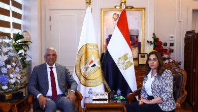 اجتماع وزيرة التنمية المحلية يناقش مشروعات البنية التحتية بالجيزة
لقاء وزيرة التنمية المحلية مع النائب الحسيني يتناول منظومة التصالح
وزيرة التنمية المحلية تستعرض مشروعات البنية التحتية في الجيزة