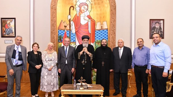 استقبال البابا تواضروس وفد البنك الزراعي المصري
قام البابا تواضروس الثاني بلقاء وفد البنك الزراعي المصري
بابا الكنيسة يتفاعل مع وفد البنك الزراعي المصري