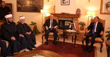 سفير مصر برام الله يستقبل وفدًا من رجال الدين الفلسطينيين دعمًا للموقف المصرى