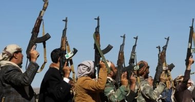 الحوثيون: استهدفنا ناقلة بضائع في البحر الأحمر وهي الآن معرضة للغرق