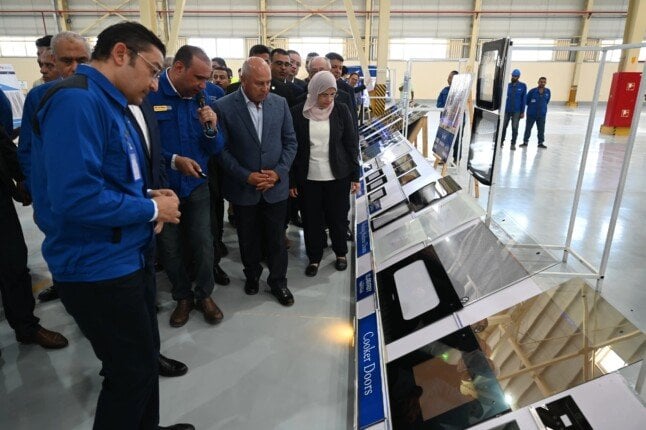 افتتاح مصنع لإنتاج الزجاج الهندسي بالمنوفية من قبل وزير الصناعة